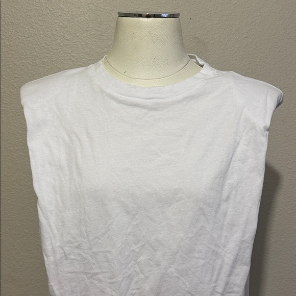 Aritzia Babaton White Shoulder Pads Muscle Tee - Picture 3 of 6
